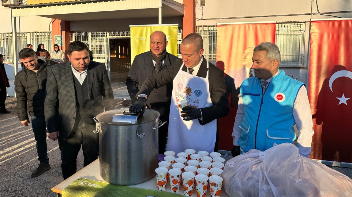 İclal Ekenler Anadolu Lisesi Öğrencilerimize Çorba İkramında Bulunuldu.